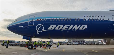 777 girl frankfurt|Hier landet die Boeing 777X in Frankfurt .